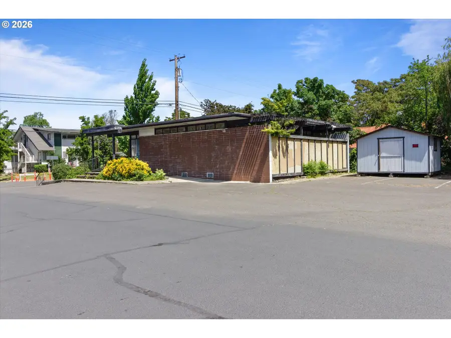 1225 W Main St, Medford, OR 97501 - Image #3