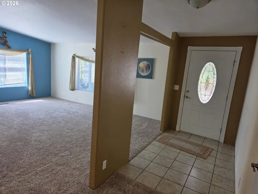 727 Hilltop Dr, Oakland, OR 97462 - #3