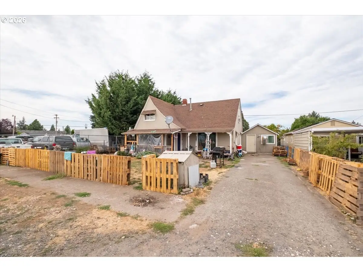 299 Gilbert St, Lebanon, OR 97355 - #1