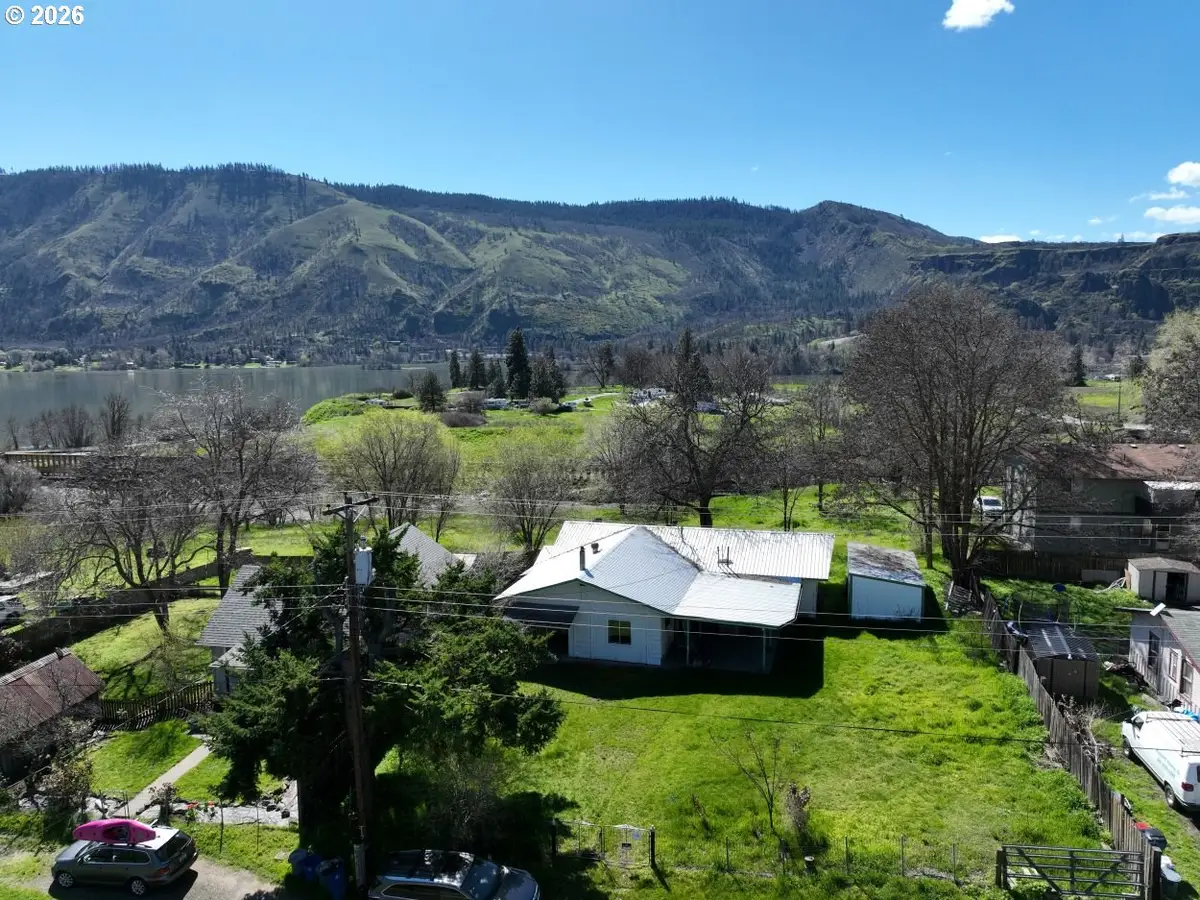 716 Washington St, Lyle, WA 98635 - #1