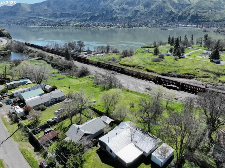 716 Washington St, Lyle, WA 98635 - #2