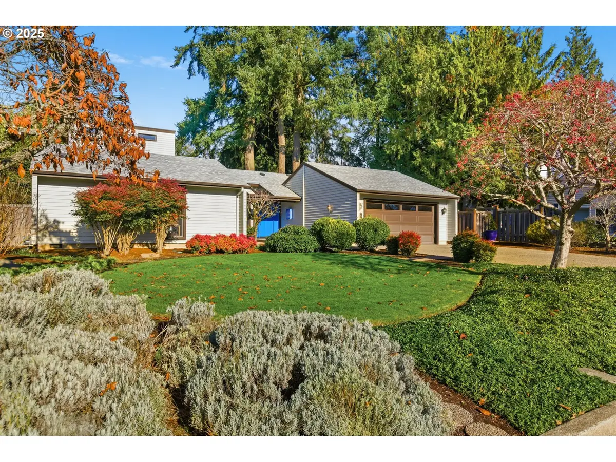 993 Robin Hood Ave, Eugene, OR 97401 - Image #1