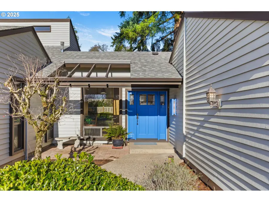 993 Robin Hood Ave, Eugene, OR 97401 - Image #2