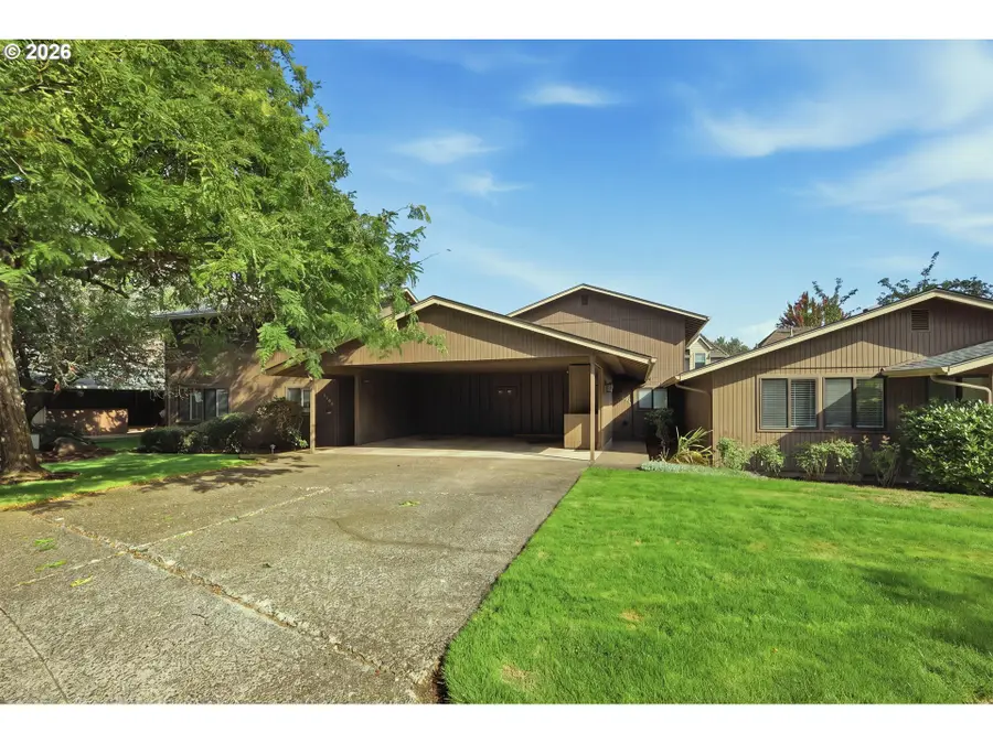 2204 Ridgeway Dr, Eugene, OR 97401 - #2