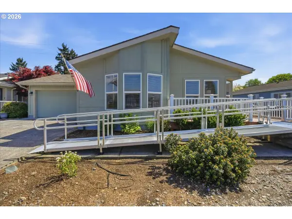 16500 SE 1st St #27, Vancouver, WA 98684