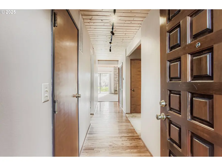 7968 SW Scholls Ferry Rd, Beaverton, OR 97008 - Image #2