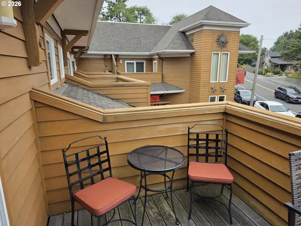 123 S Hemlock St #203, CannonBeach, OR 97110