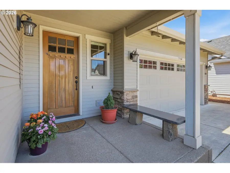 1232 Woodfield Dr, Eugene, OR 97401 - #3