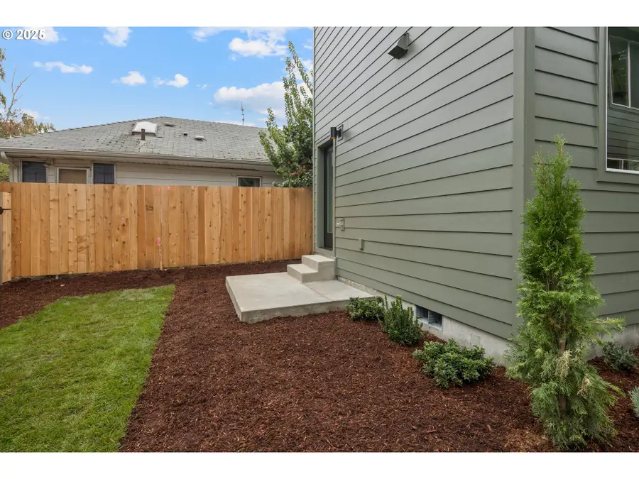 4029 SE Tibbbetts St, Portland, OR 97202 - Image #2