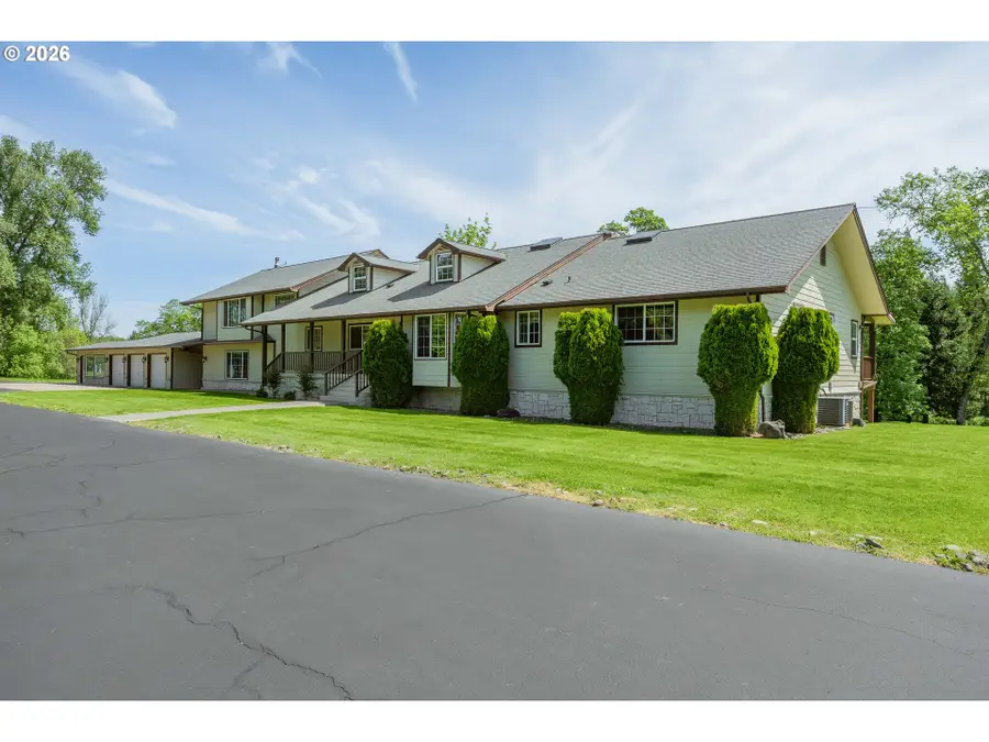 3782 Del Rio Rd, Roseburg, OR 97471 - #2