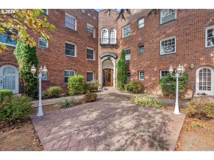 711 NE Randall Ave #301, Portland, OR 97232 - #2