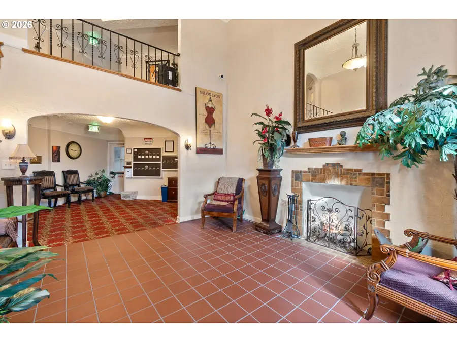 711 NE Randall Ave #301, Portland, OR 97232 - #3