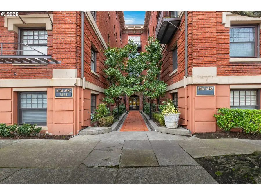 1829 NW Lovejoy St #304, Portland, OR 97209 - #2
