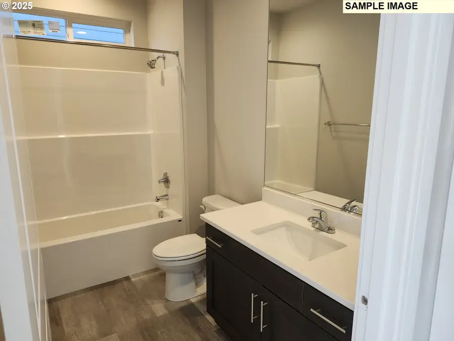 717 Magnolia Ave, Woodburn, OR 97071 - Image #2