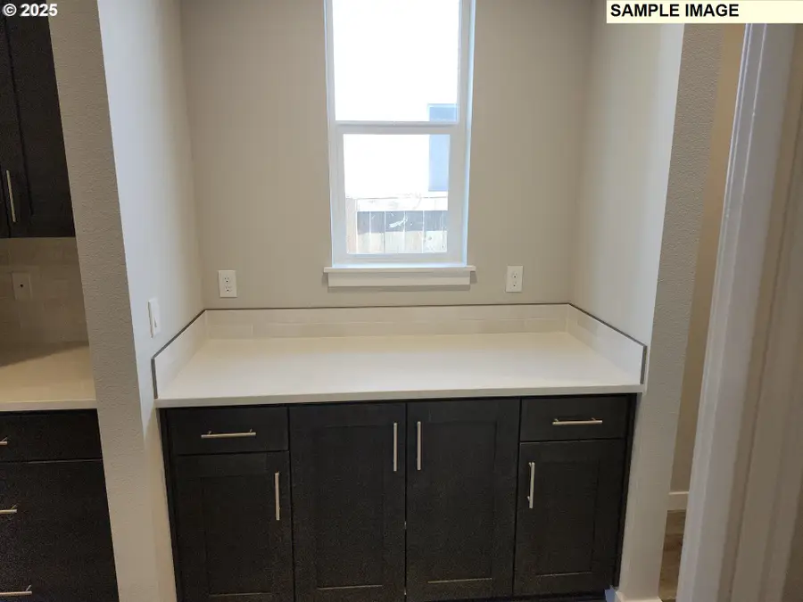 717 Magnolia Ave, Woodburn, OR 97071 - Image #3