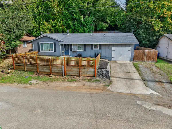 78 N Vernon St, Coquille, OR 97423