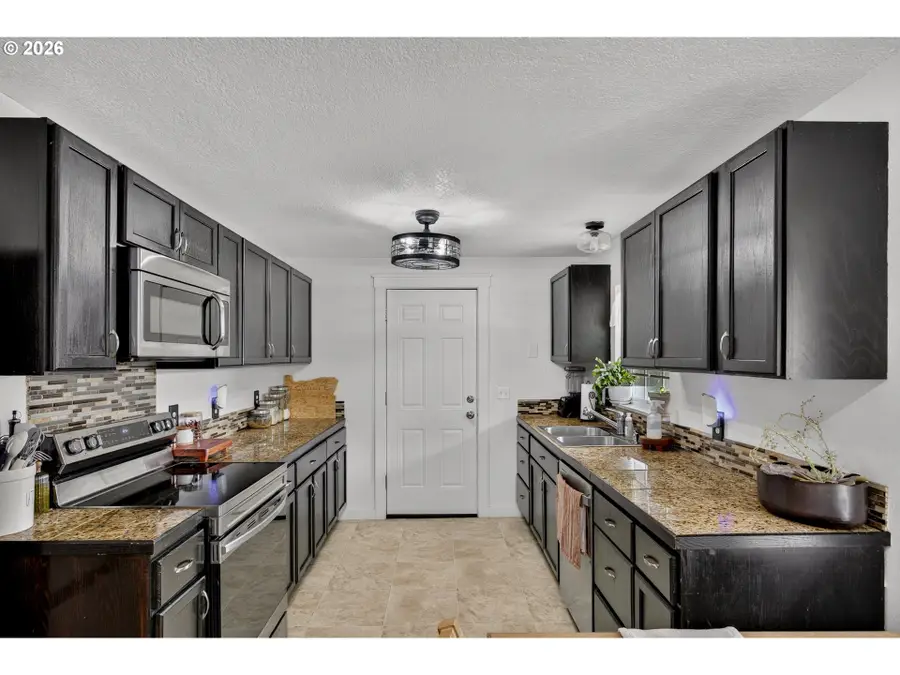 78 N Vernon St, Coquille, OR 97423 - #2