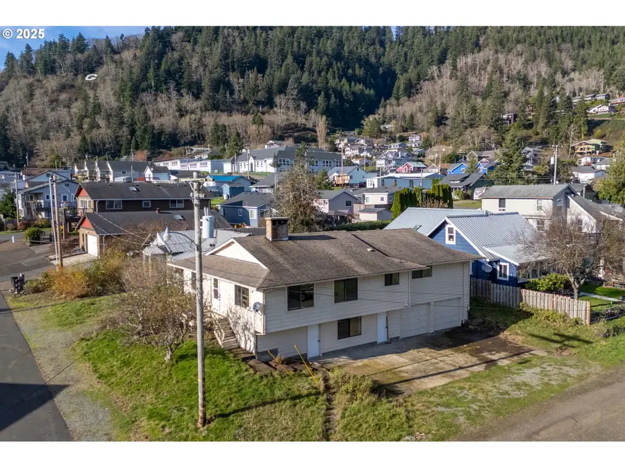 402 Birch Ave, Garibaldi, OR 97118 - Image #2