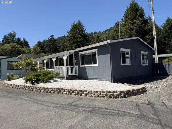 98825 Pleasant Hill Dr #26, Brookings, OR 97415