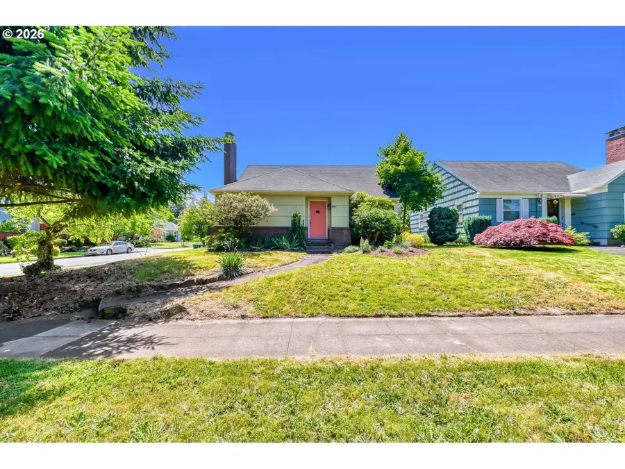 2436 NE Ainsworth St, Portland, OR 97211 - #2