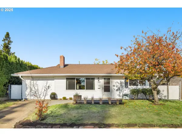 10821 NE Brazee St, Portland, OR 97220