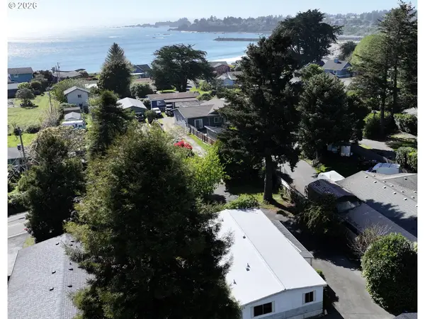 15931 Oceanview Dr, Brookings, OR 97415