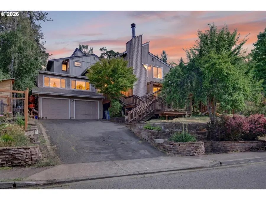 207 W 52nd Ave, Eugene, OR 97405 - #2