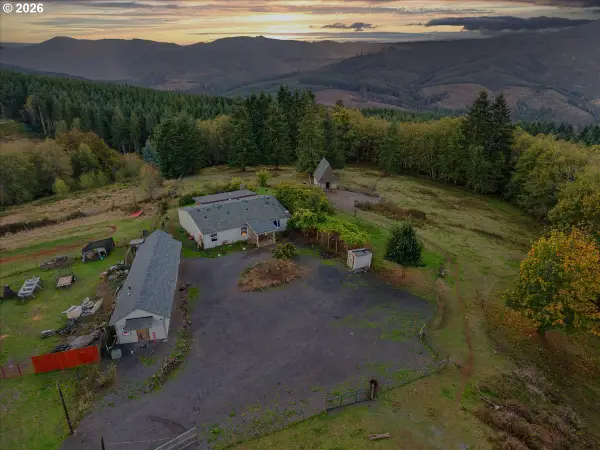 424 Maranatha Rd, Kelso, WA 98626