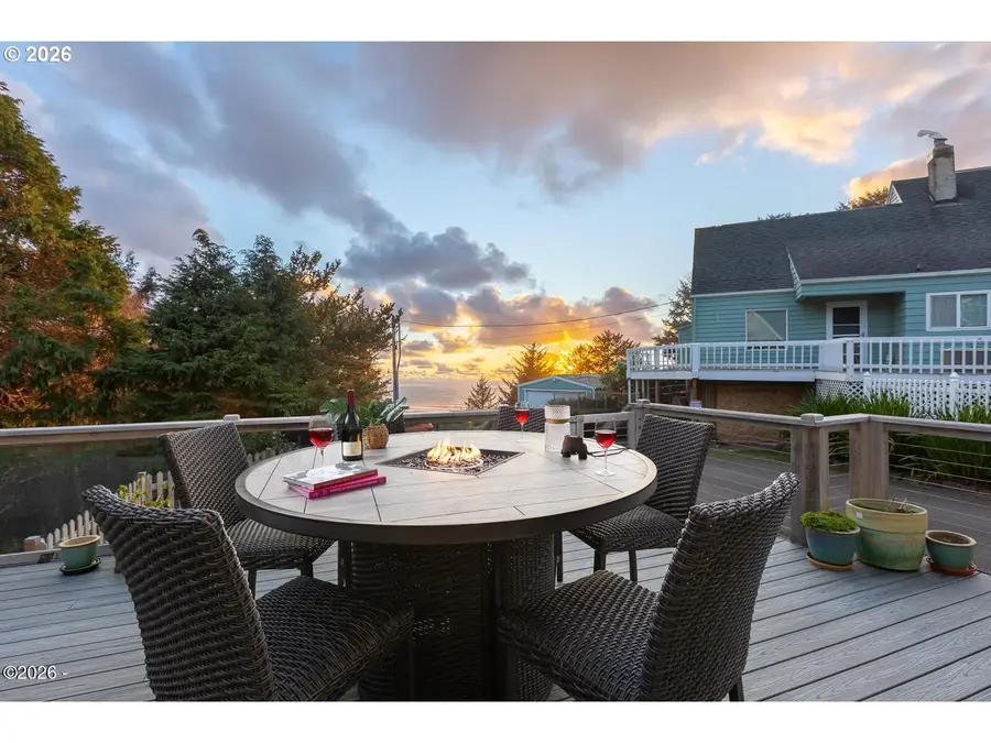 1004 SW 10th Place, Lincoln City, OR 97367 - #3