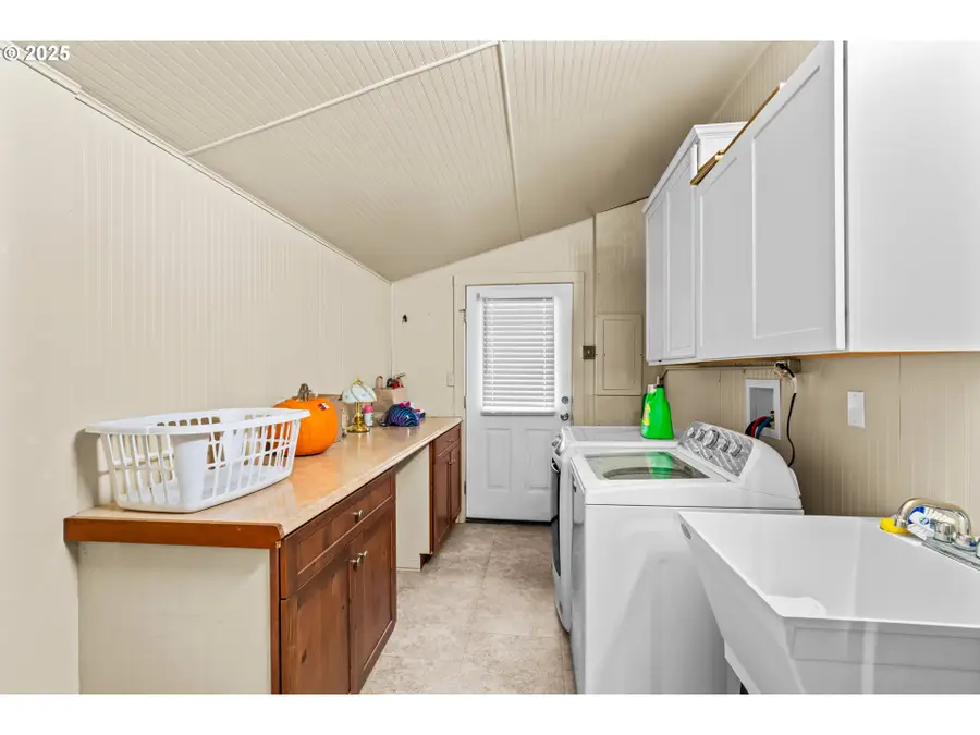 1010 NE Malheur Ave, Roseburg, OR 97470 - #3