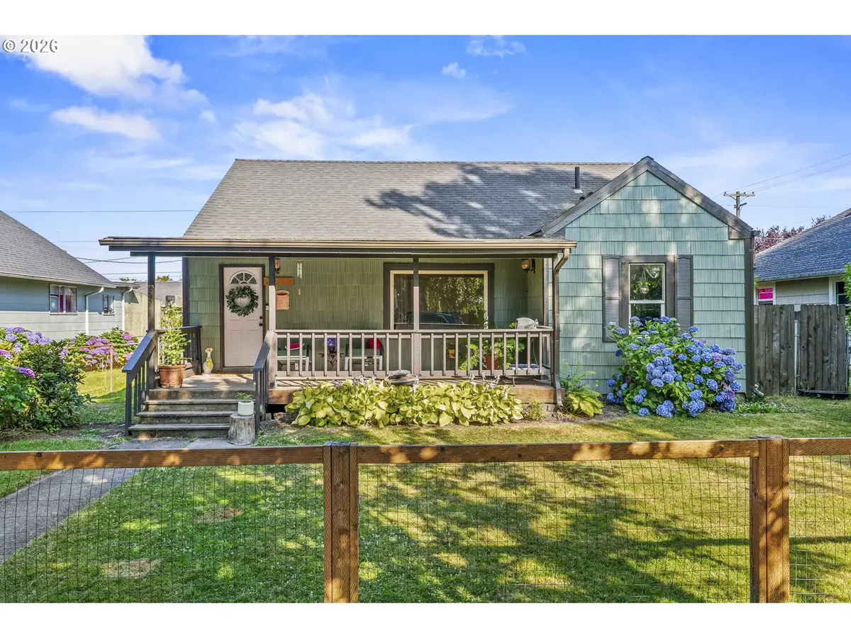 561 18th Ave, Longview, WA 98632 - #1