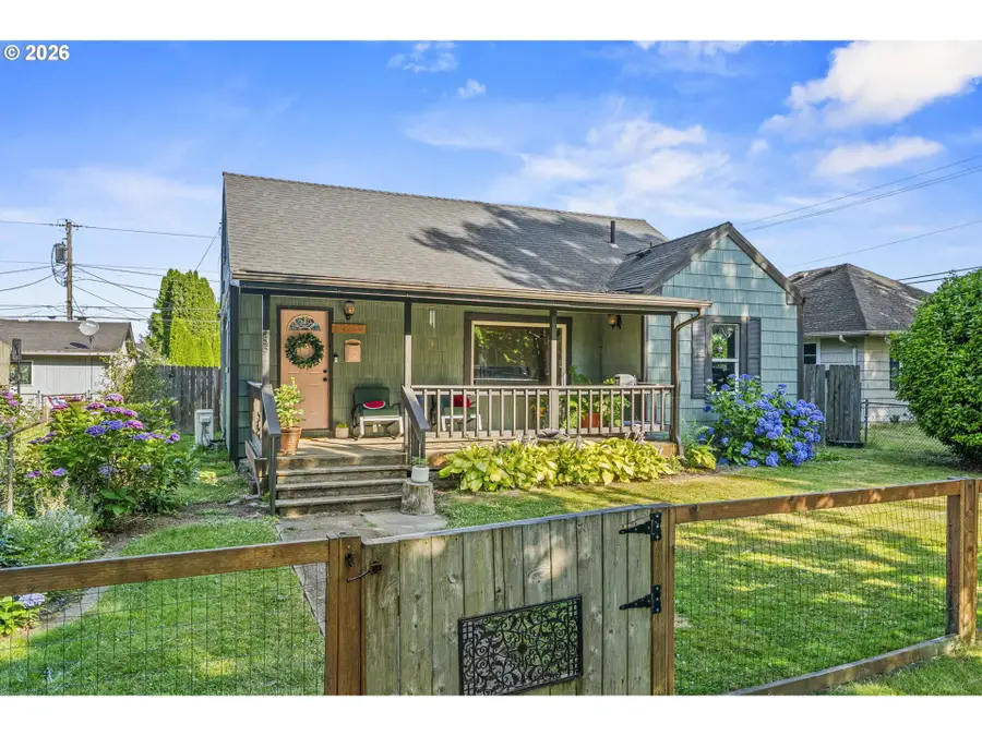 561 18th Ave, Longview, WA 98632 - #2