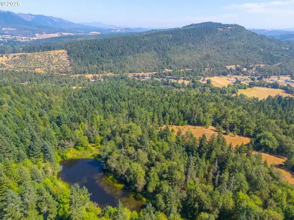 2894 Coos Bay Wagon Rd, Roseburg, OR 97471