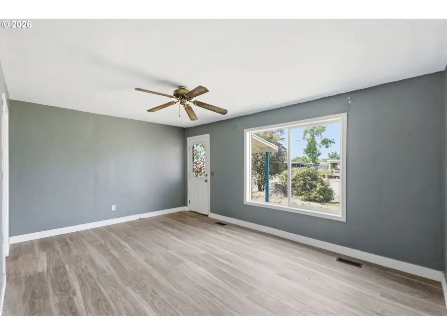 5135 C St, Springfield, OR 97478 - #2