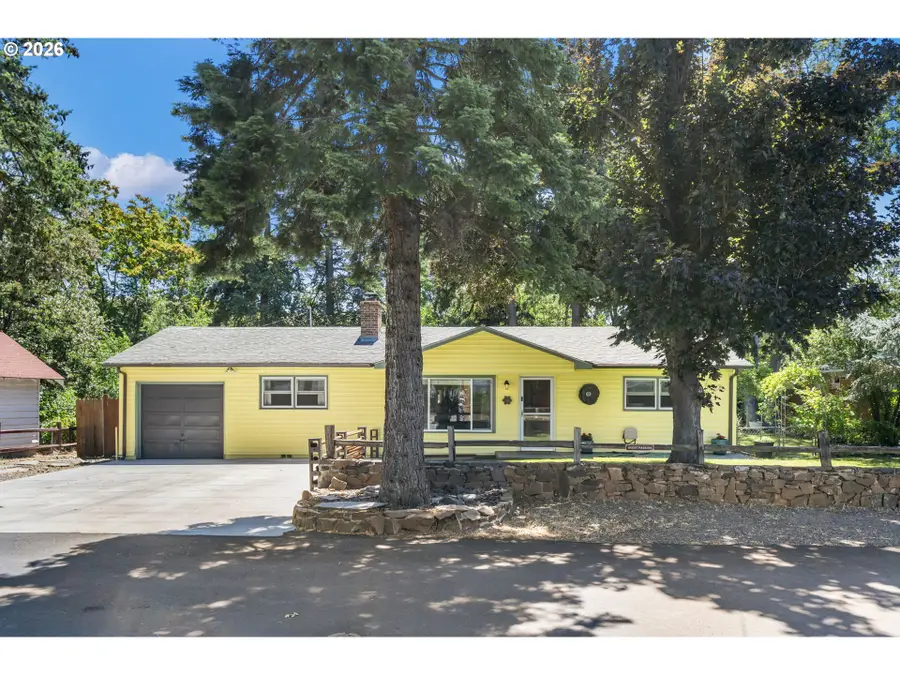 1306 E 18th St, The Dalles, OR 97058 - #2