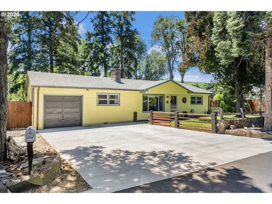 1306 E 18th St, The Dalles, OR 97058 - #3