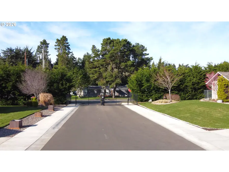 1045 Park Pl, Coos Bay, OR 97420 - Image #3