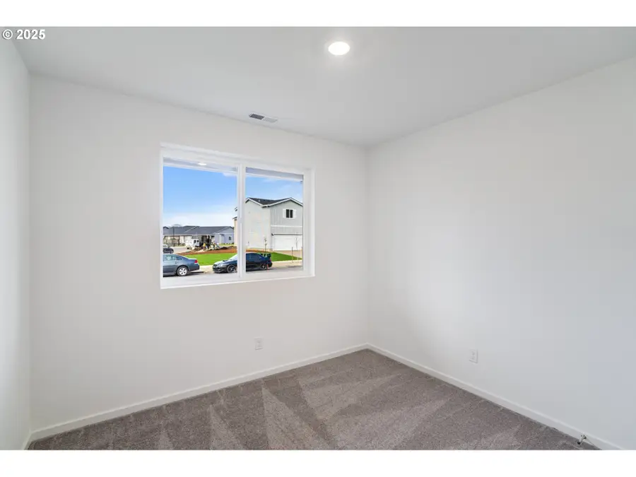 687 Minnesota St, Lebanon, OR 97355 - #3