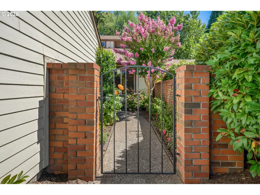 15660 SW Greenleaf Ct, Tigard, OR 97224 - #2