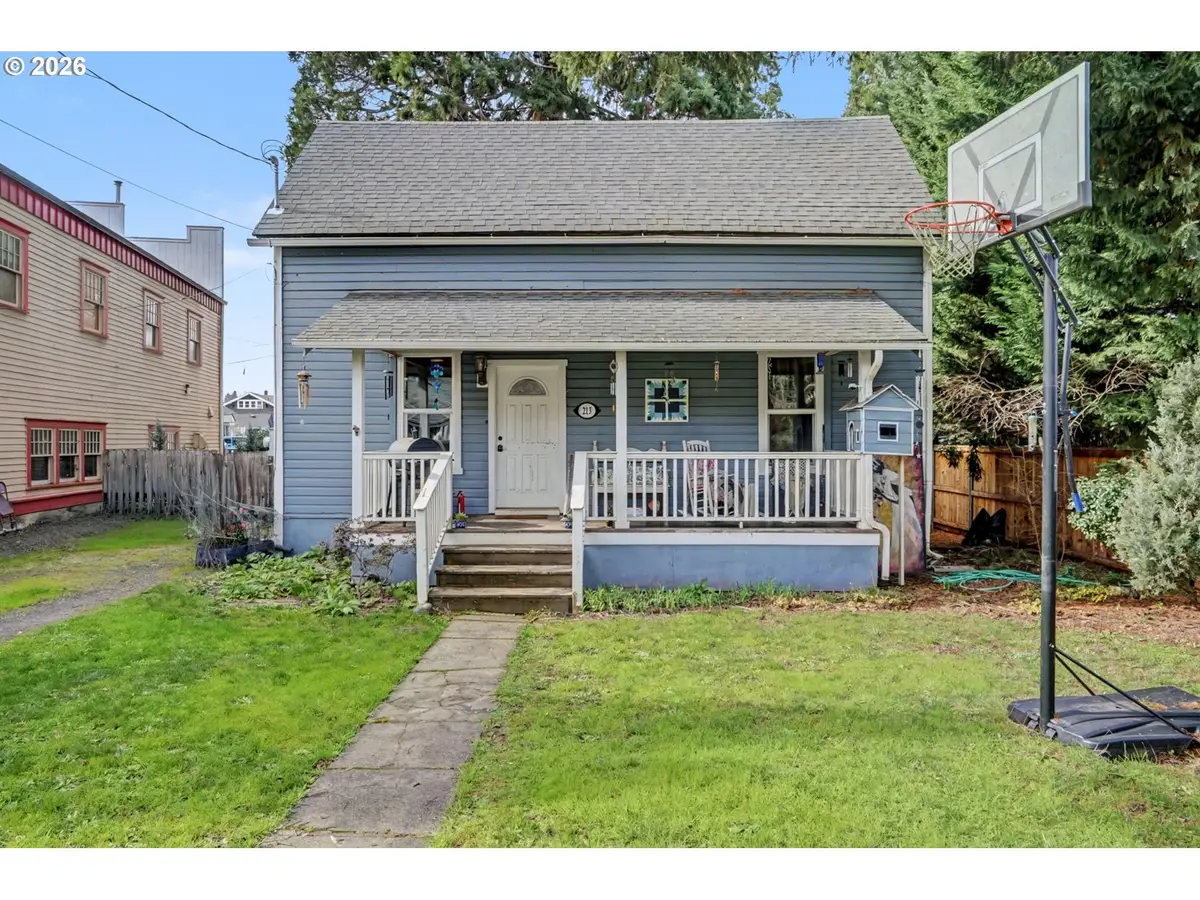 213 Mill St, Silverton, OR 97381 - #1