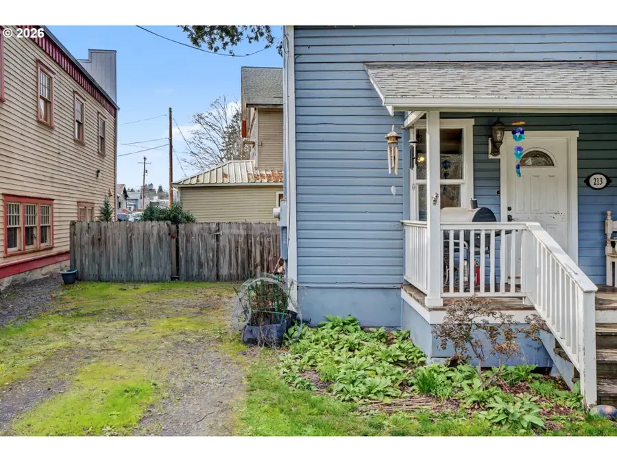 213 Mill St, Silverton, OR 97381 - #3