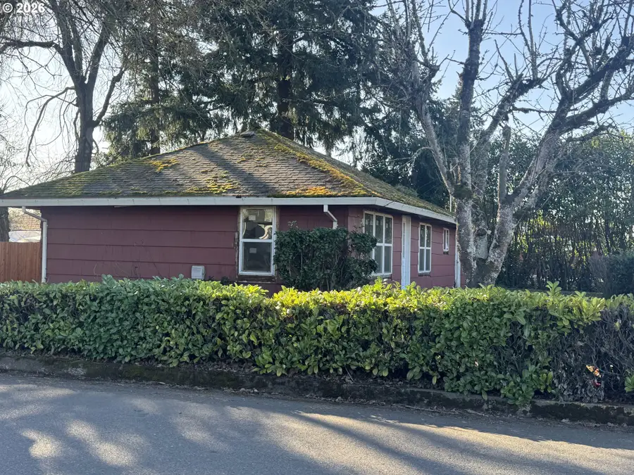 211 Sherman St, Amity, OR 97101 - #2