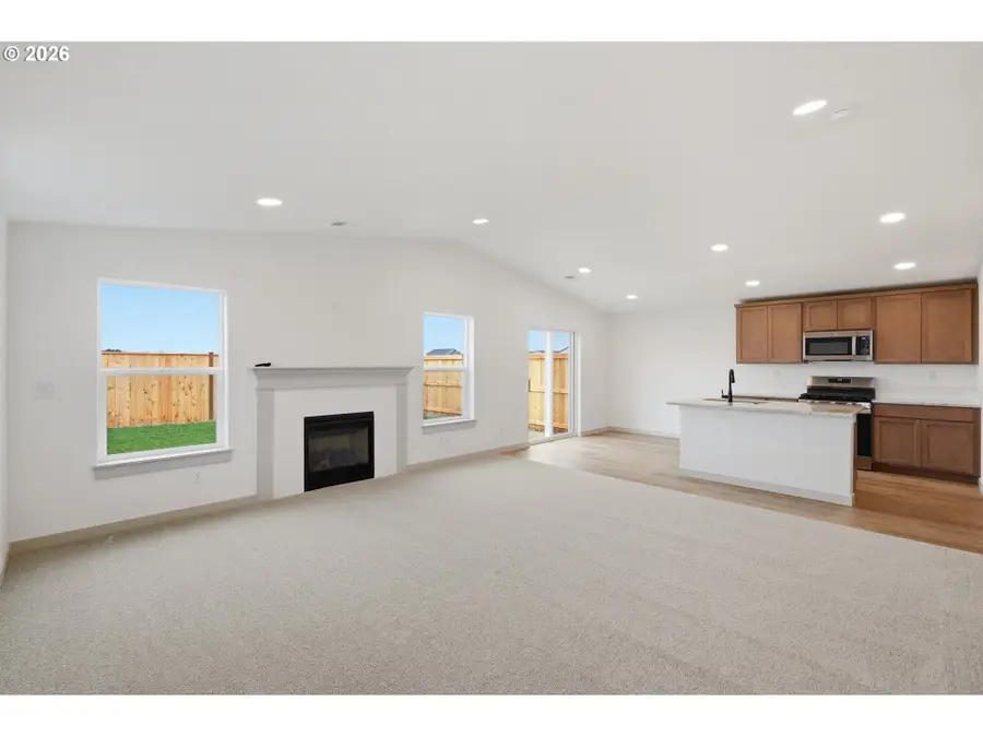 2213 W 10th Ave, Junction City, OR 97448 - #3