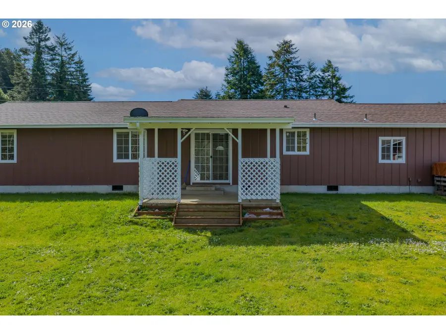 530 Robinhood Ave, Lakeside, OR 97449 - #3