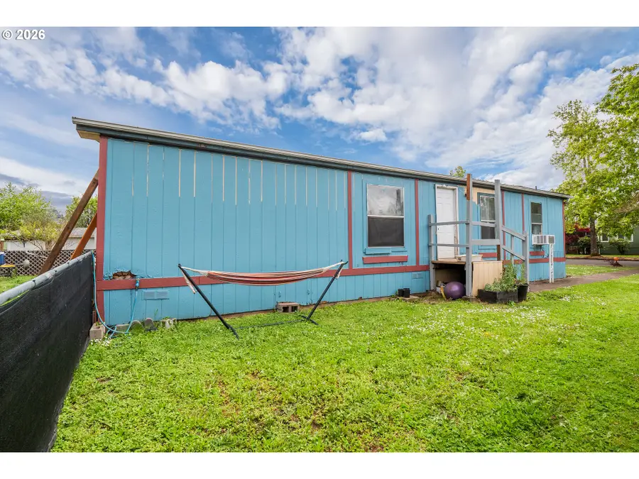 496 Scotts Glen Dr, Springfield, OR 97477 - #3
