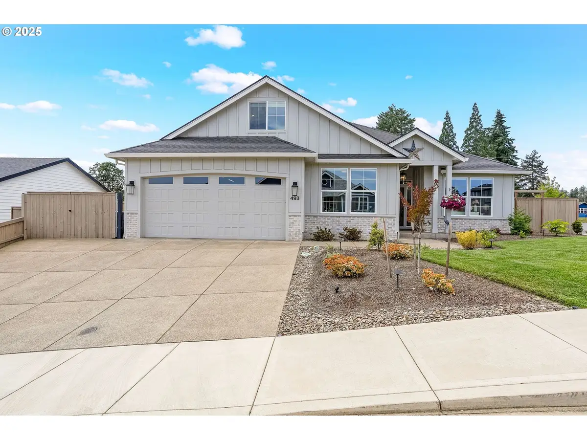 493 NW Crater Lake Dr, Dallas, OR 97338 - Image #1