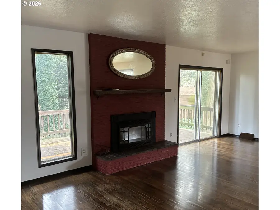 1742 SE 142nd Pl, Portland, OR 97233 - #3