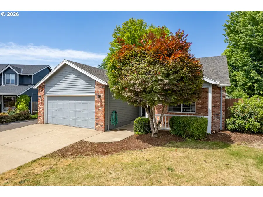 205 E Myrtlewood Ct, Newberg, OR 97132 - #2