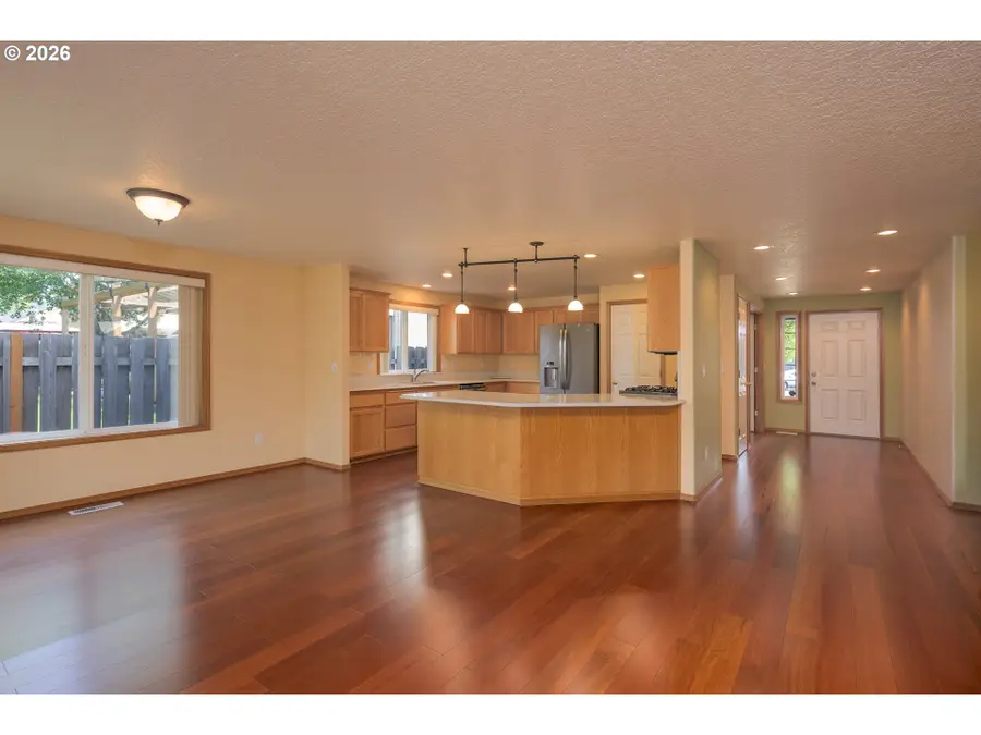 205 E Myrtlewood Ct, Newberg, OR 97132 - #3