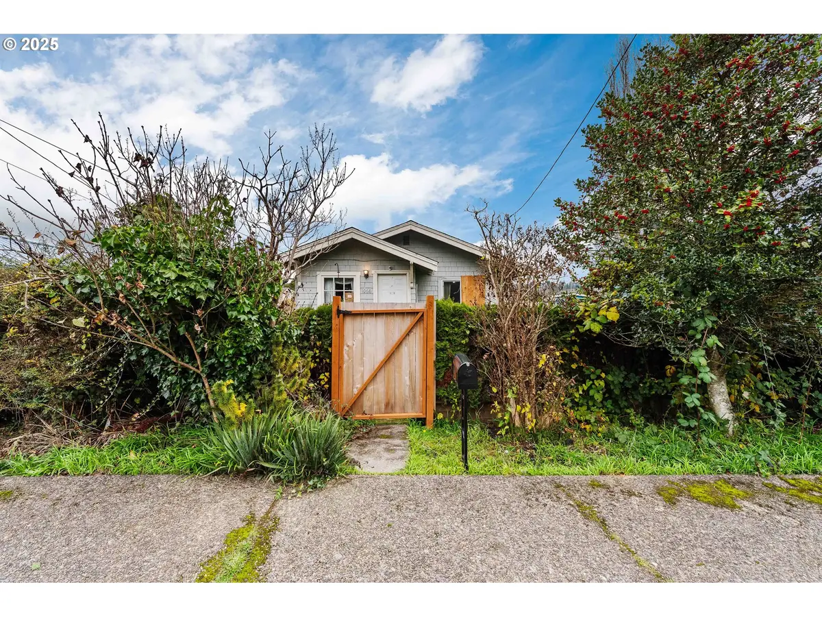 1066 S 8th St, Coos Bay, OR 97420 - Image #1